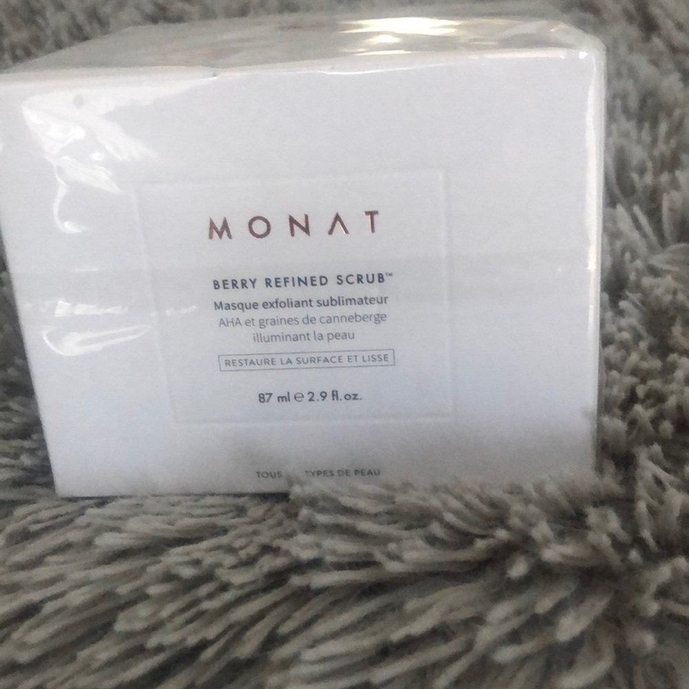 Monat Berry refined scrub.